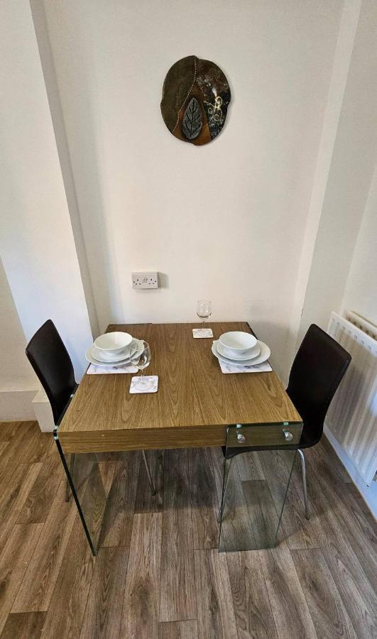 Spacious Two Bedroom Apartment In Battersea, Free Parking London Exterior foto
