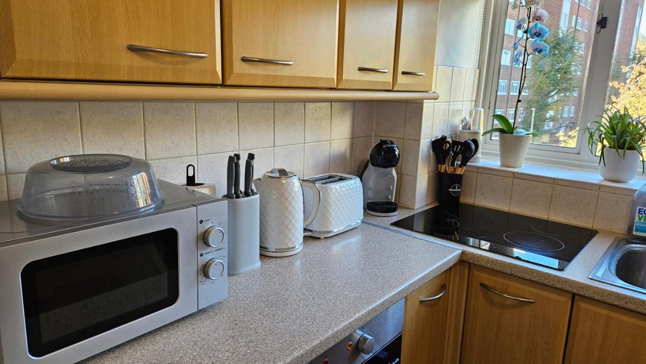 Spacious Two Bedroom Apartment In Battersea, Free Parking London Exterior foto