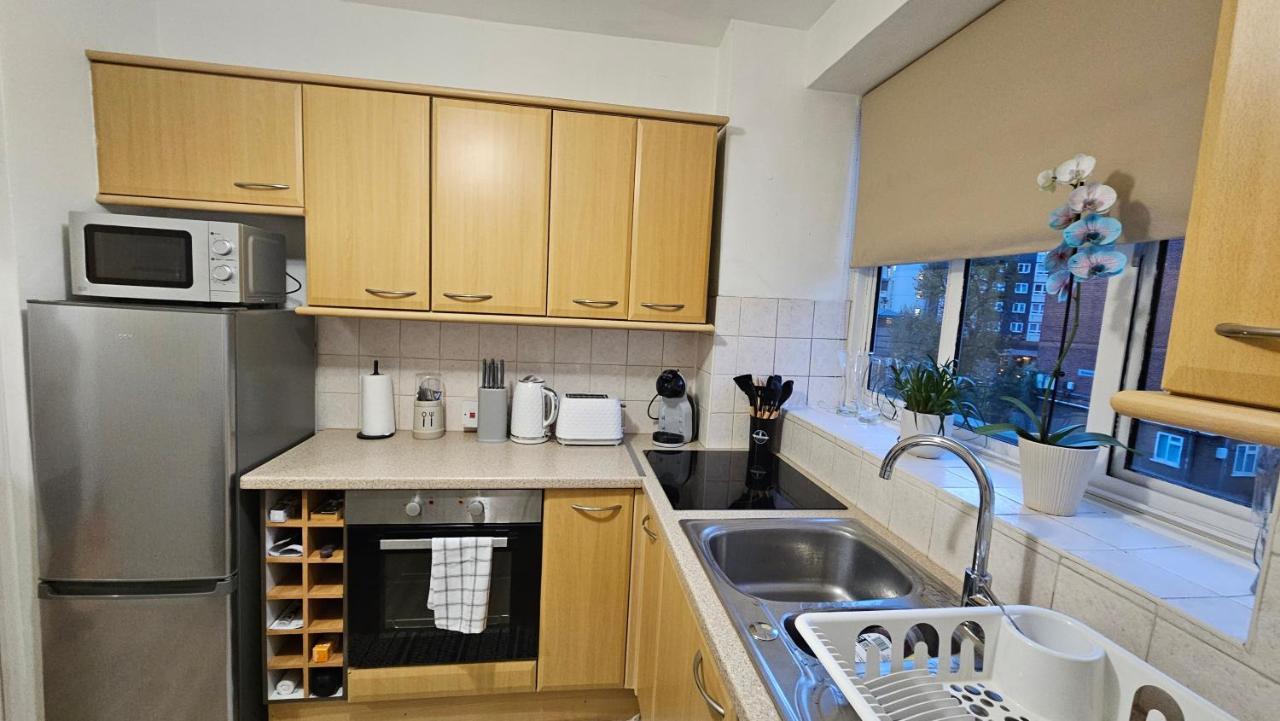 Spacious Two Bedroom Apartment In Battersea, Free Parking London Exterior foto